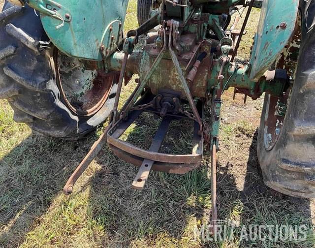 Image of Oliver Super 55 equipment image 3