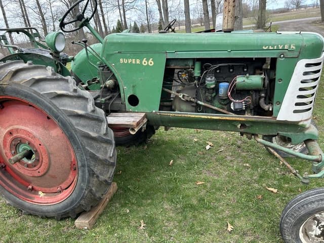 Image of Oliver Super 66 equipment image 3