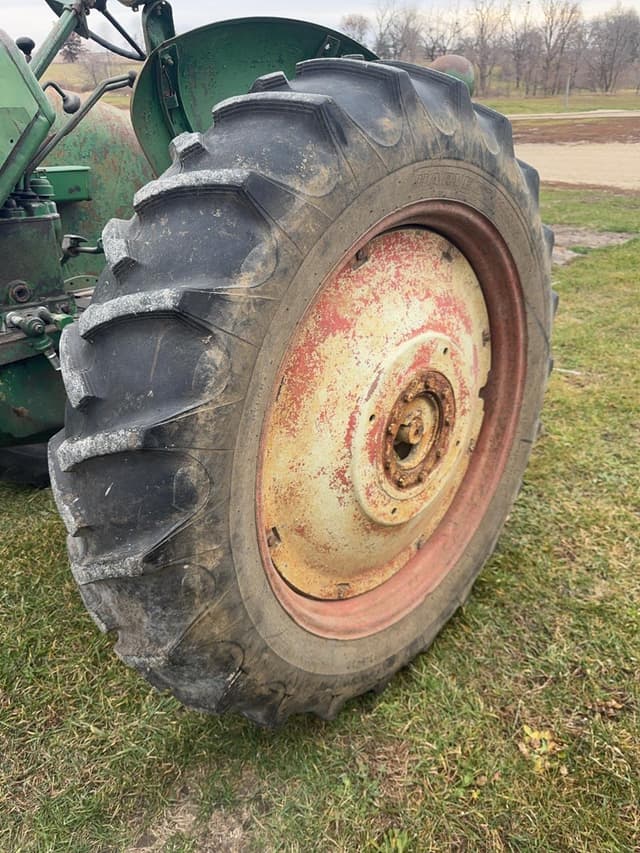 Image of Oliver Super 77 equipment image 3