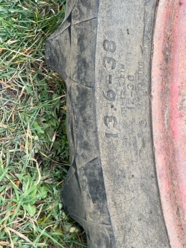 Image of Oliver Super 77 equipment image 4