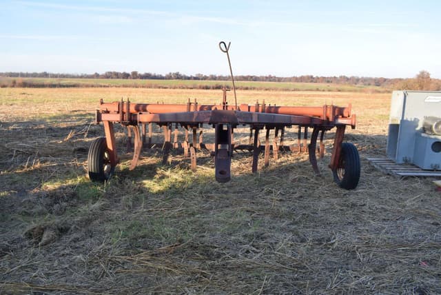 Image of White 466 equipment image 1