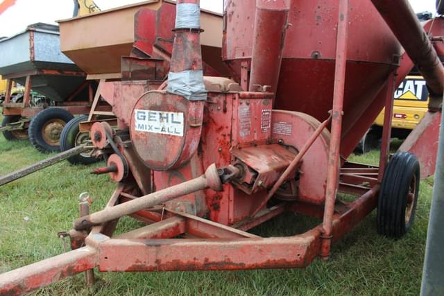 Image of Gehl Mix-All equipment image 2