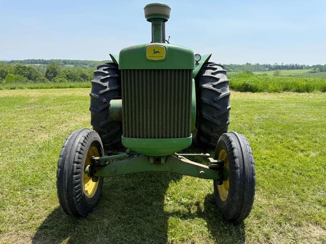 Image of John Deere 830 equipment image 1