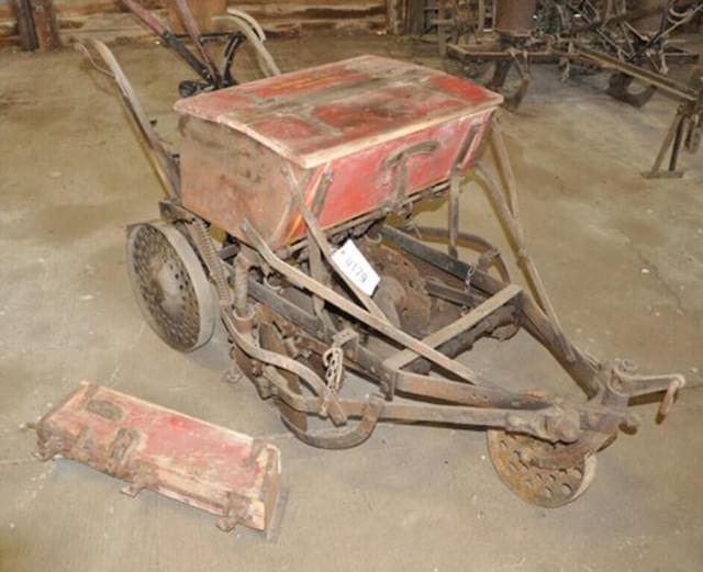 Image of Oliver Superior equipment image 3