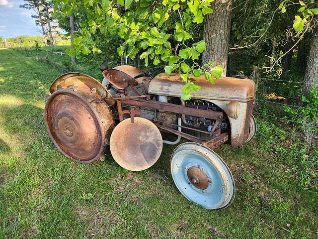 Image of Ford 9N equipment image 1