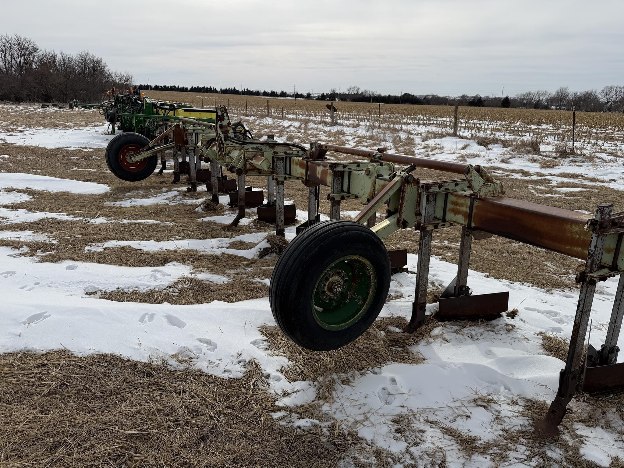 Orthman 8R36 Equipment Image0