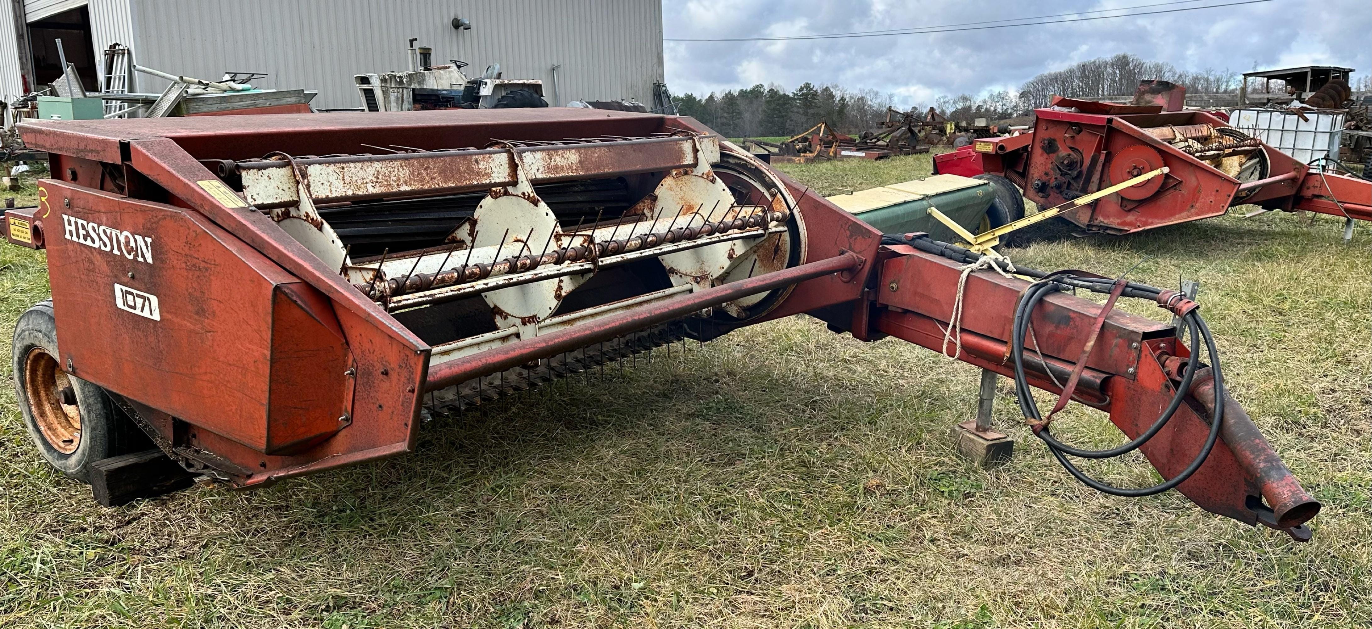 Main image Hesston 1071