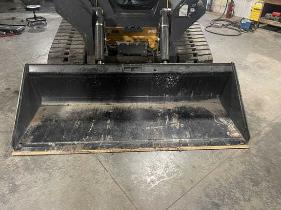 Undetermined Bucket Equipment Image0