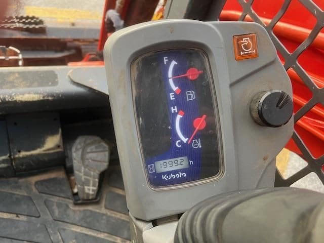 Image of Kubota SVL75-2 equipment image 3