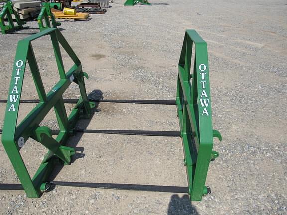 Image of Ottawa Rancher Bale Spear equipment image 1