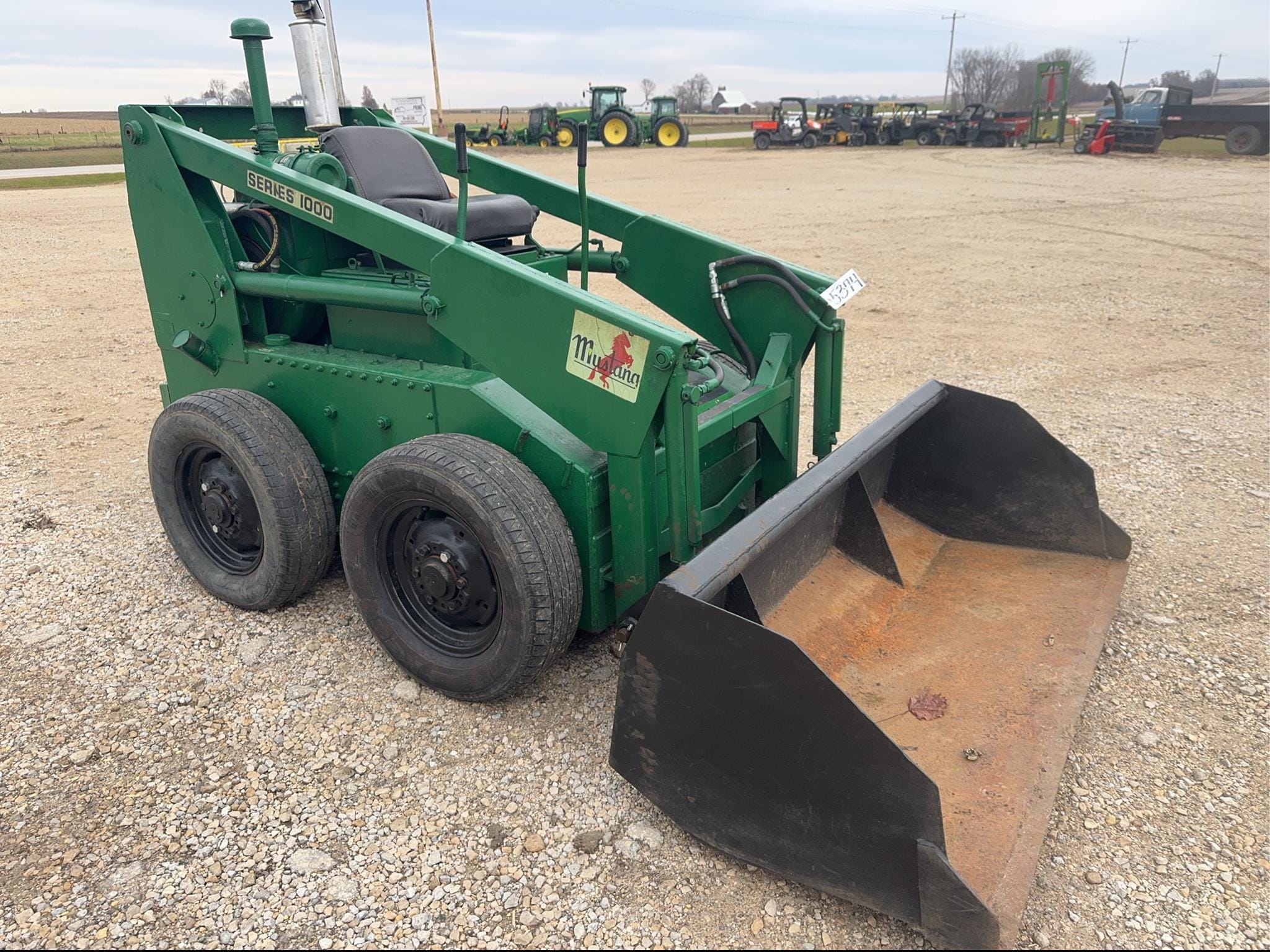 Owatonna Mustang Series 1000 Equipment Image0