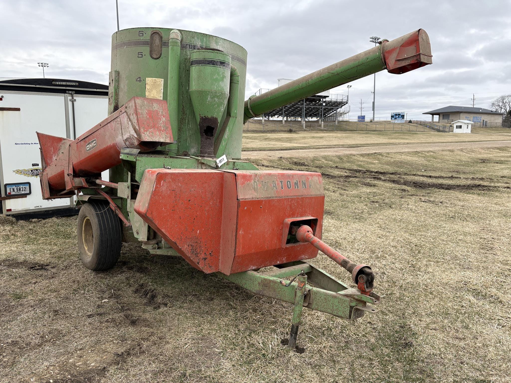 Owatonna 424 Equipment Image0