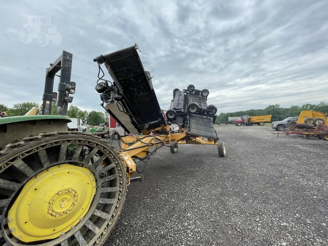 Image of Oxbo 1416 equipment image 1