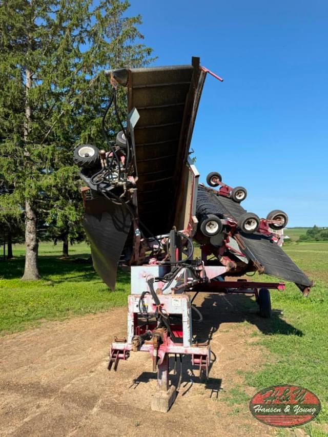 Image of Oxbo 1416 equipment image 1