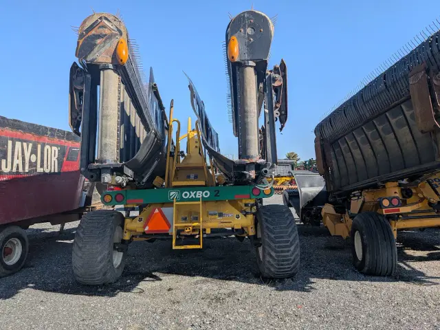 Image of Oxbo 2334 equipment image 4