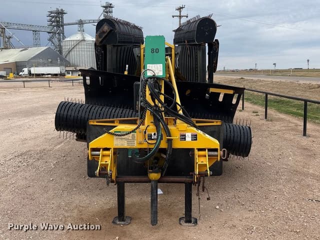 Image of Oxbo 2334 equipment image 1