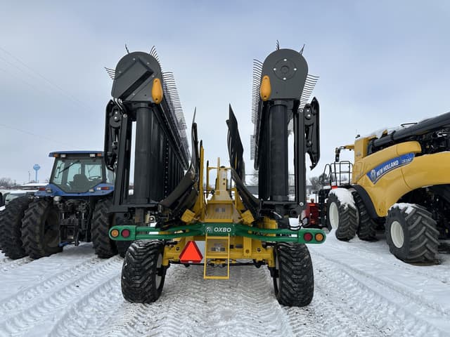 Image of Oxbo 2340 equipment image 3