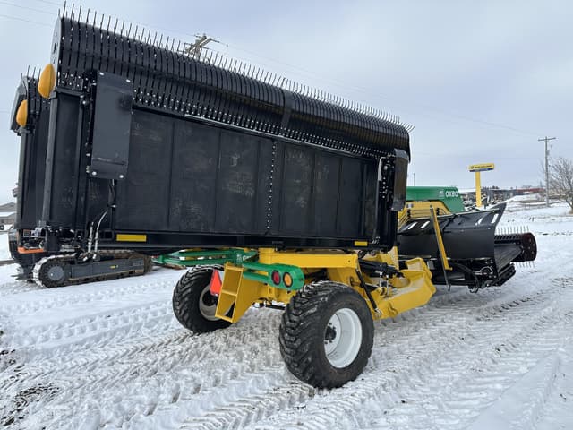 Image of Oxbo 2340 equipment image 4