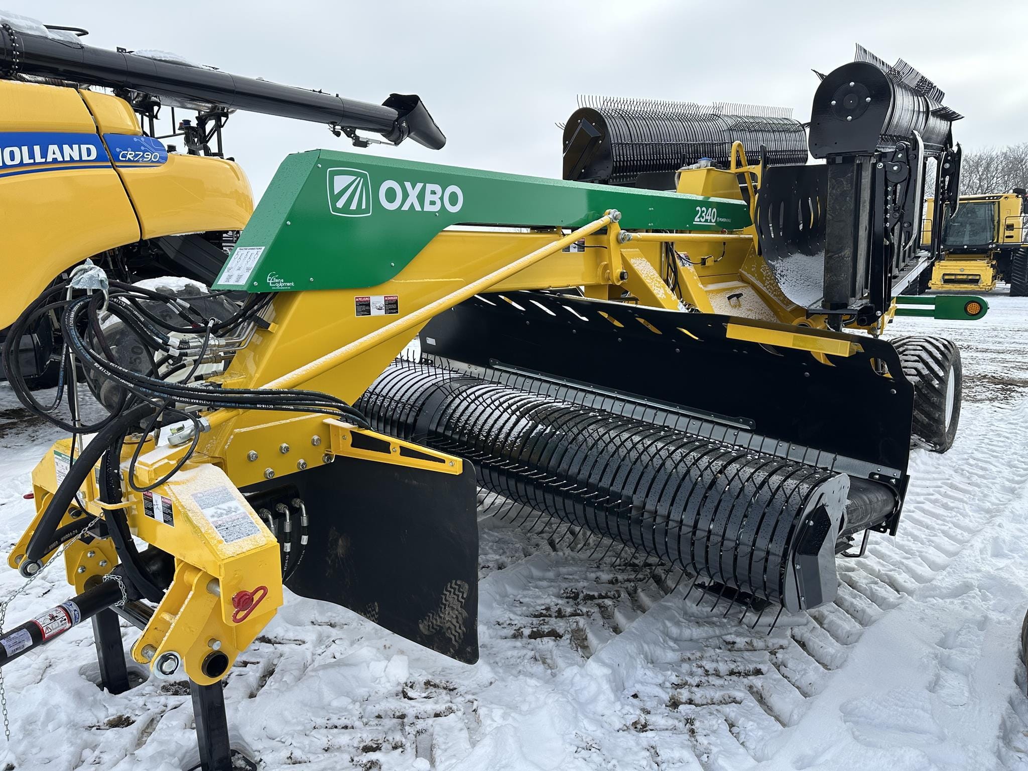 Oxbo 2340 Equipment Image0