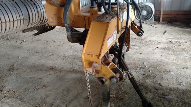 Image of Oxbo 334 equipment image 2