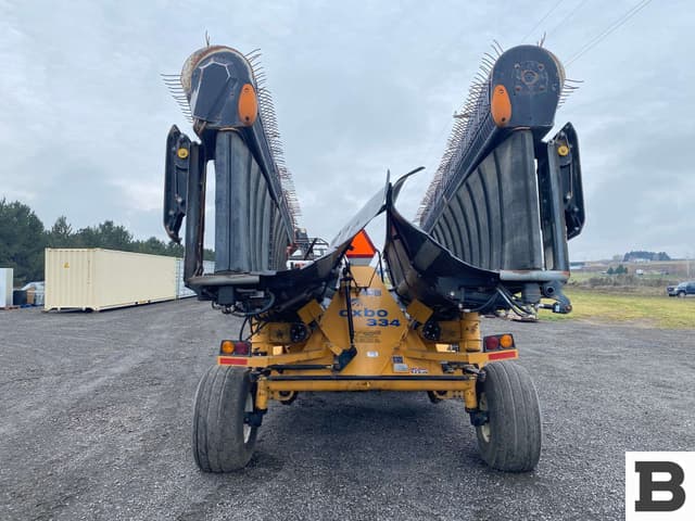 Image of Oxbo 334 equipment image 4