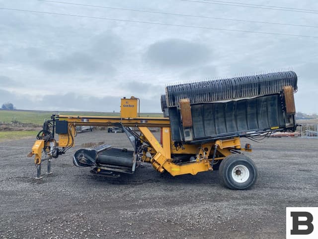 Image of Oxbo 334 equipment image 2