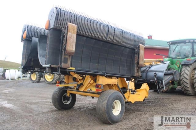 Image of Oxbo 334 equipment image 2