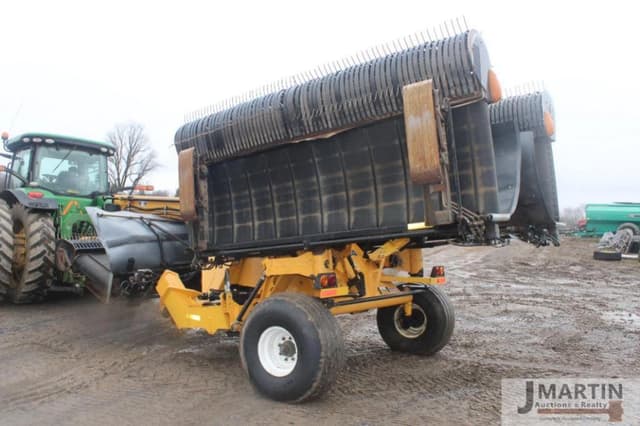 Image of Oxbo 334 equipment image 3