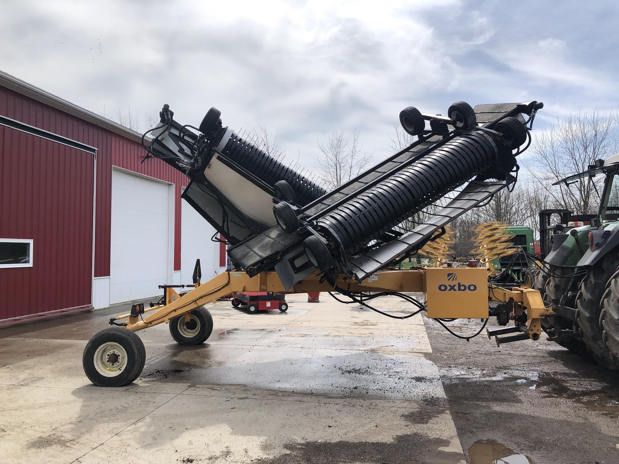 Oxbo Avalanche 1416 Equipment Image0