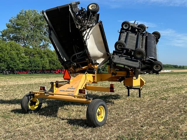 Image of Oxbo Avalanche 1416 equipment image 1