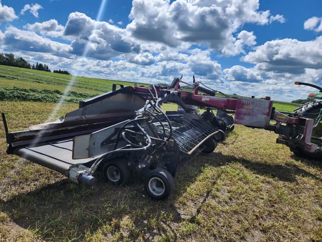 Image of Oxbo 1416 equipment image 4