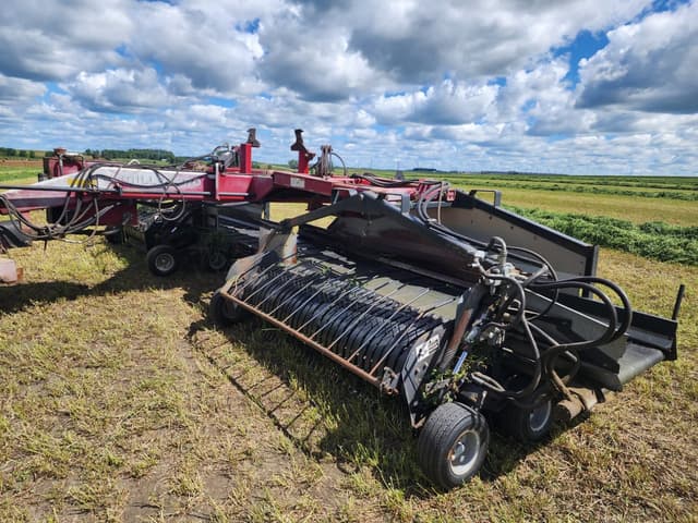 Image of Oxbo 1416 equipment image 1