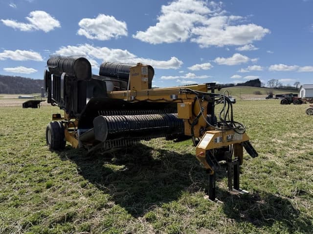 Image of Oxbo 330 equipment image 2