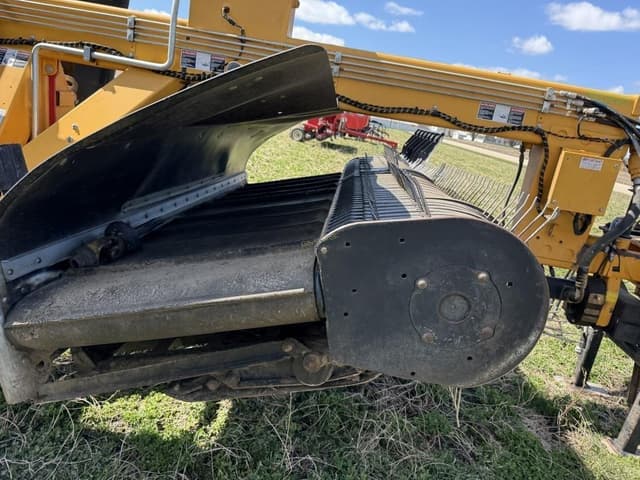 Image of Oxbo 330 equipment image 4