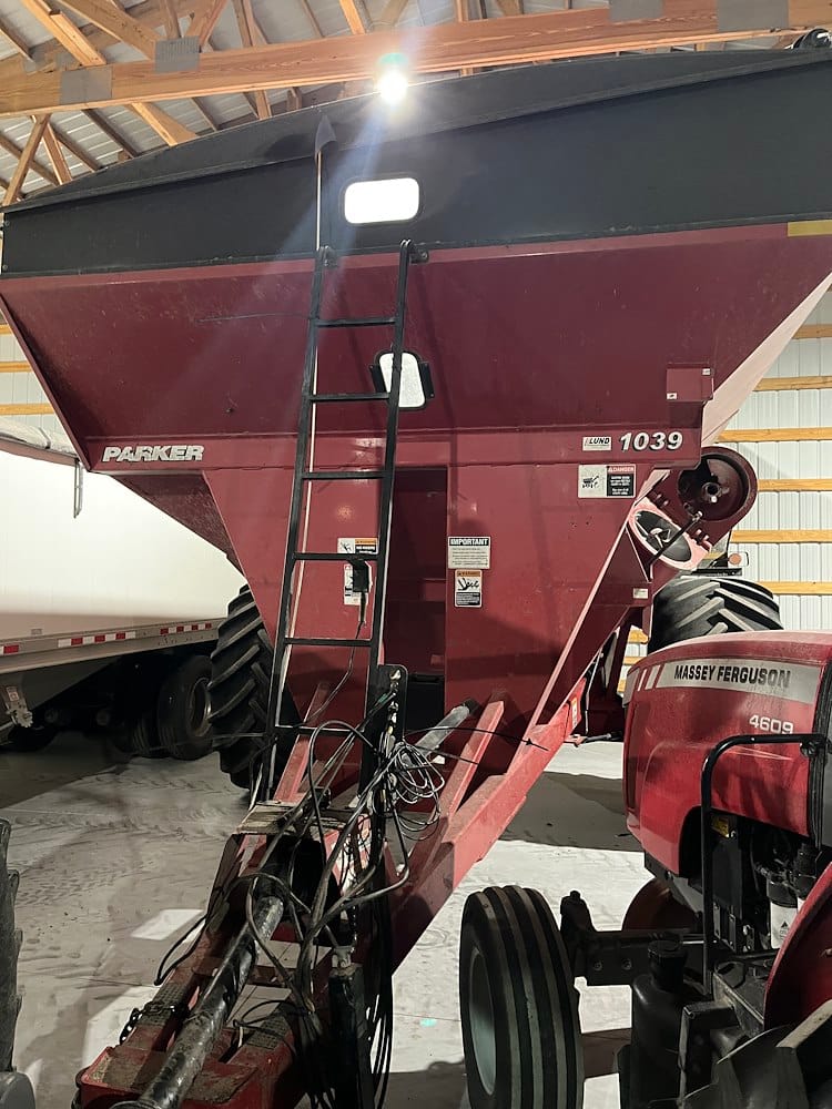 2015 Parker 1039 Equipment Image0