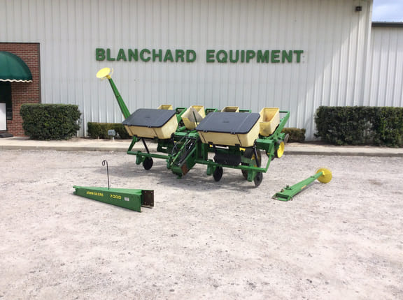 John Deere 7000 Equipment Image0