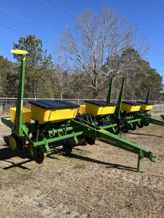 John Deere 7000 Equipment Image0