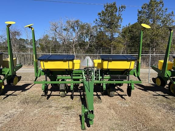 Image of John Deere 7000 equipment image 1