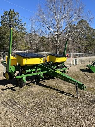 Image of John Deere 7000 Primary image