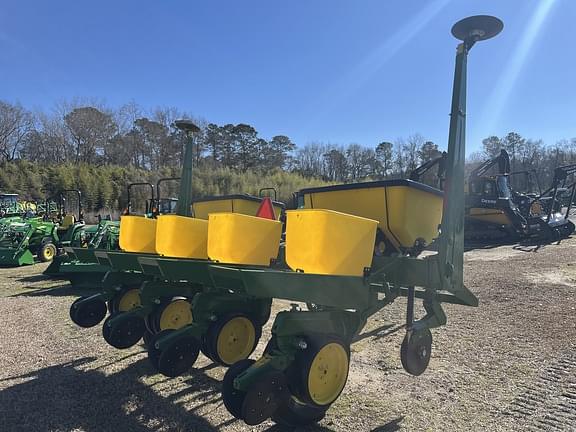 Image of John Deere 7000 equipment image 3