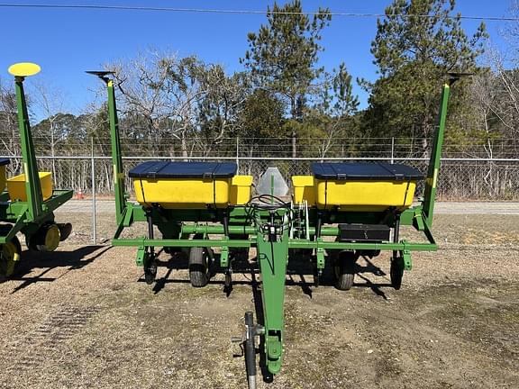 Image of John Deere 7000 equipment image 1