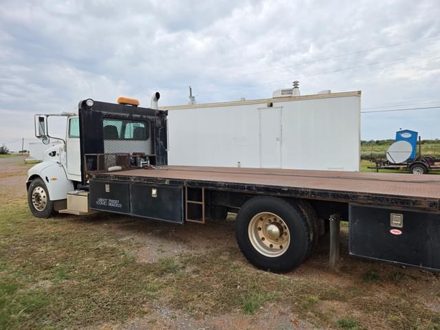 Image of Peterbilt 335 equipment image 1