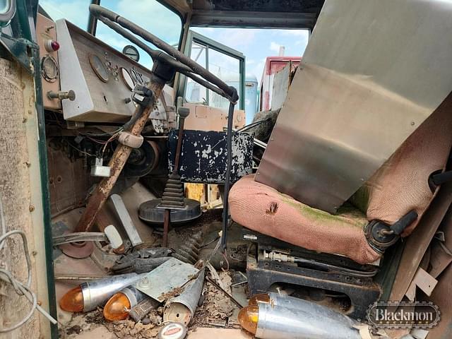 Image of Peterbilt 351 equipment image 3