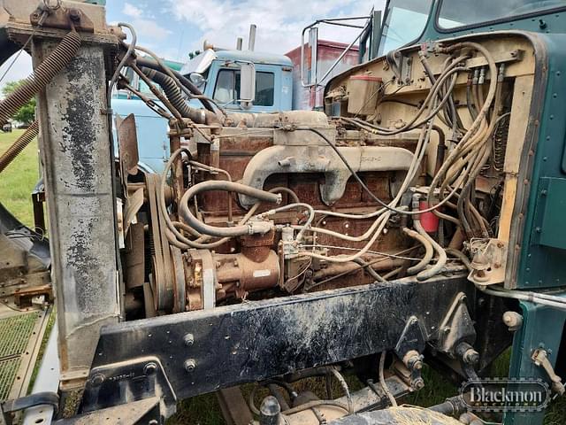Image of Peterbilt 351 equipment image 1