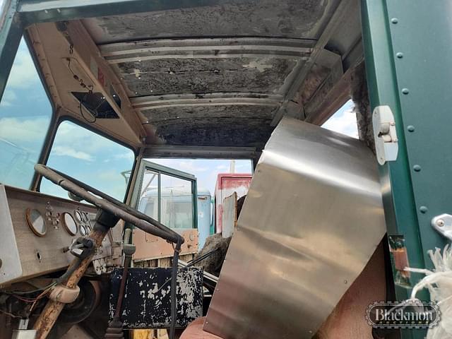 Image of Peterbilt 351 equipment image 4