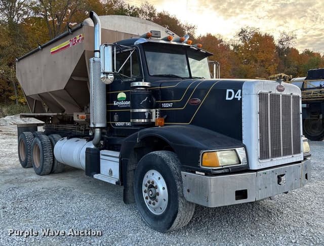 Image of Peterbilt 377 equipment image 2