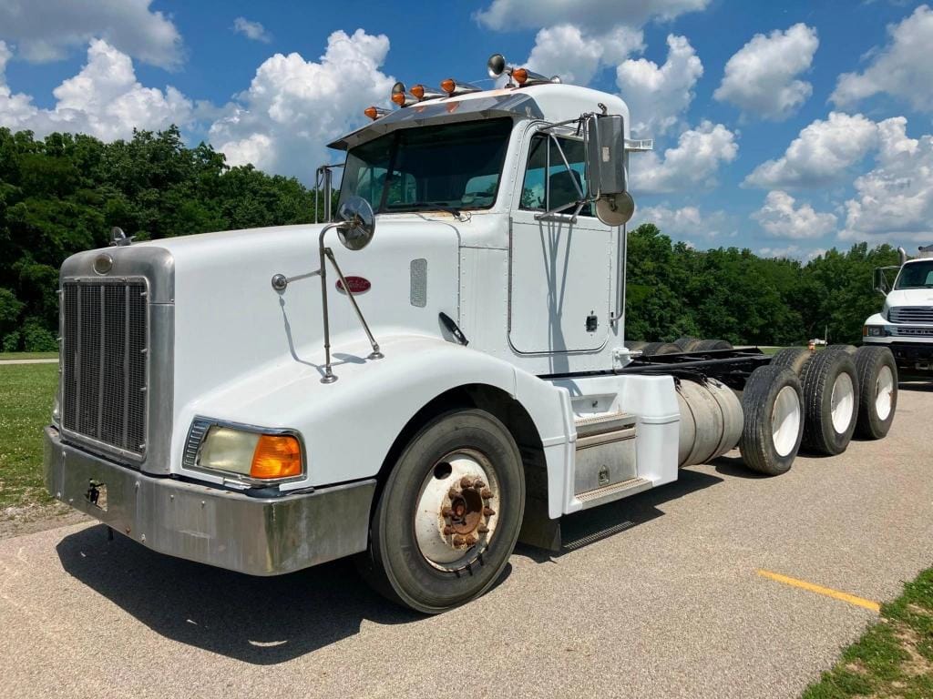 1999 Peterbilt 377 Equipment Image0
