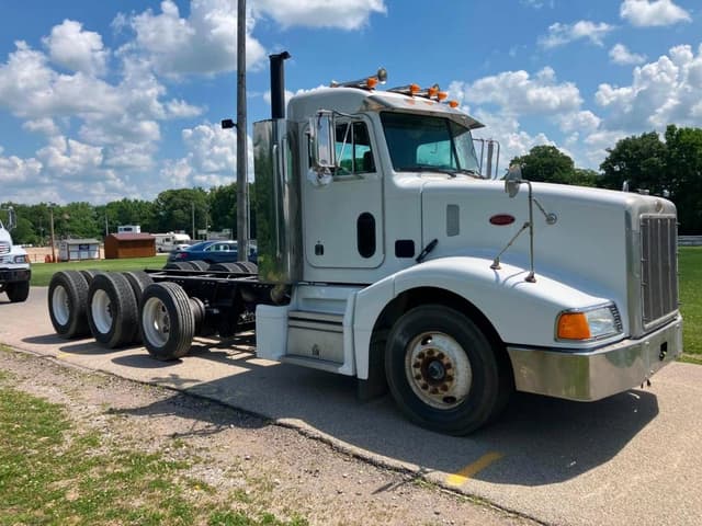 Image of Peterbilt 377 equipment image 2