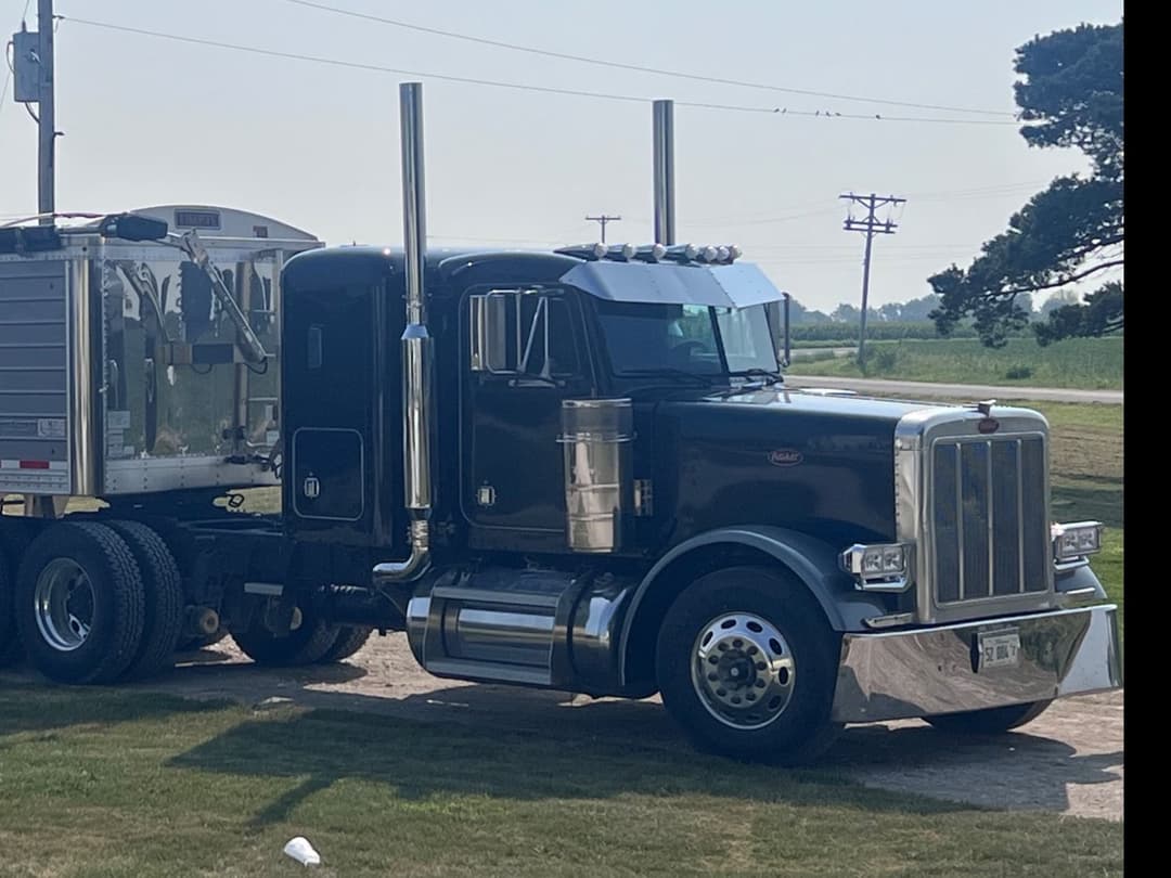 Image of Peterbilt 379 Primary Image