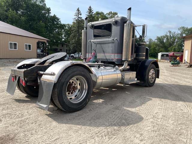 Image of Peterbilt 379 equipment image 4